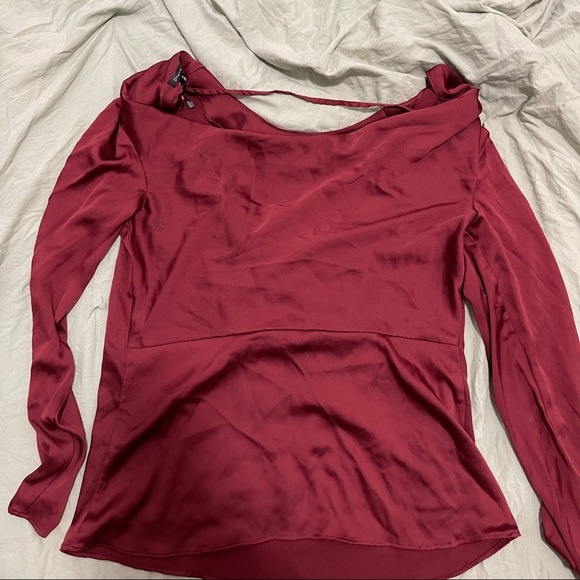 Red dynamite satin material blouse - Picture 2 of 4